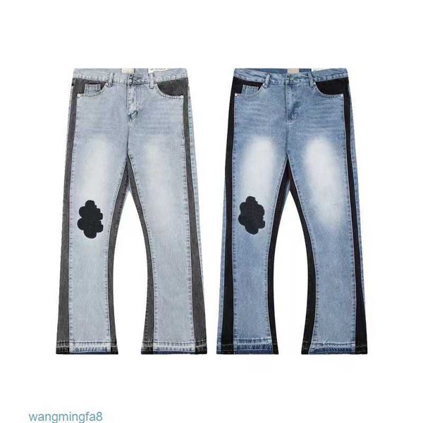 Herren Trendige High Street Mode Designer Jeans Blue Denim Flared Hose Youth Rivet Print Patch Weiße Jean Stickerei Jungen Kecks GM0M