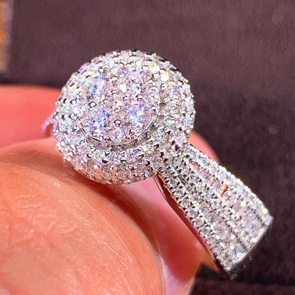 Anelli da donna affascinanti Anello in oro bianco 18 carati placcato con diamanti ghiacciati Full CZ per le donne per l'anello di fidanzamento della festa nuziale Bel regalo