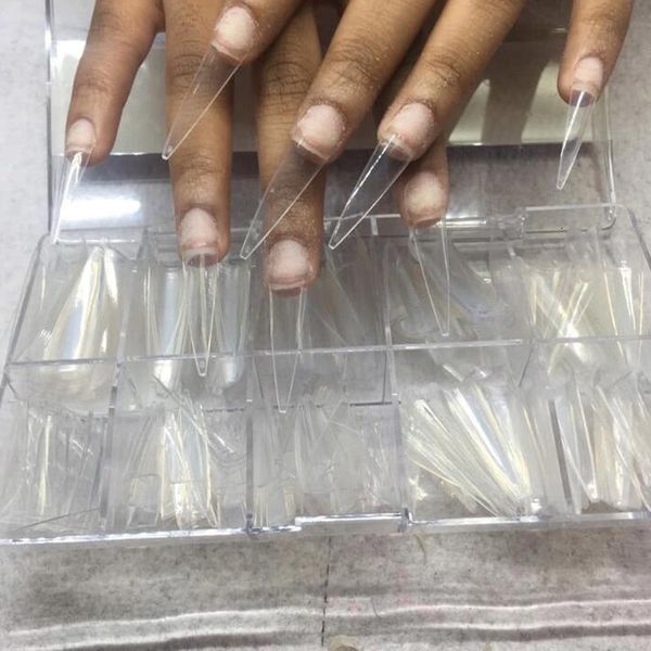 Unghie finte 500pc / Box Punte per unghie a punta stiletto Chiaro / Naturale Falso falso Manicure Gel acrilico Salone fai da te Fornitori - Artiglio per unghie lunghe 230413