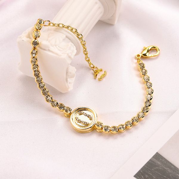 Pulseira de ouro de luxo marca feminina braça de joias de amor 2023 primavera nova garota romântica Bracelet 18k Plating de ouro vintage Presentes de família Jóias por atacado