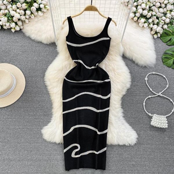 Sıradan Elbiseler Foamlina Yaz Koreli Şık Örgü Elbise Retro Tarzlı Çizgili Desen Spagetti Kayışı Kolsuz İnce Bodycon Midi Sweater