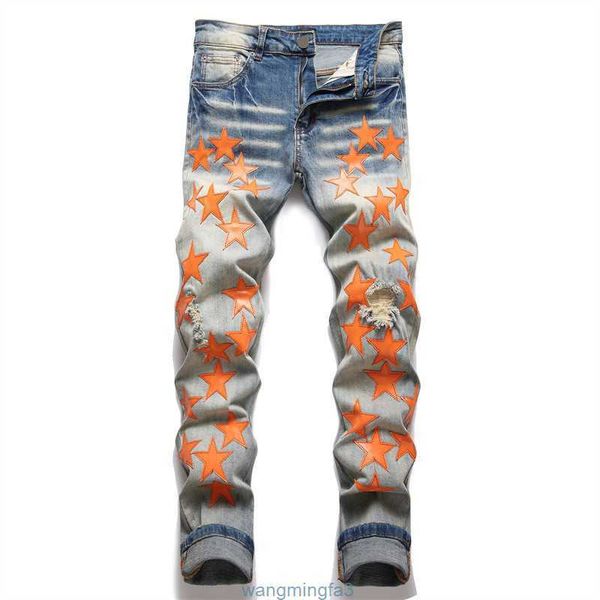 Herrenjeans Amirs für zerrissene Jeans mit orangefarbenen Sternen, reguläre Passform, Buchstabenstickerei, Reißverschluss, schwarze mittlere Bleistifthose, Designerjeans Hole Slim Ripped