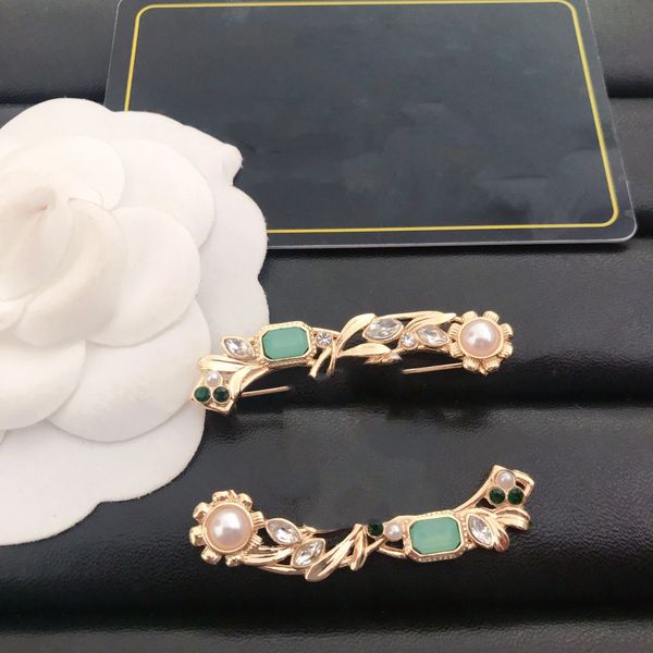 Letra de designer de luxo broches 18k pinos de ouro em aço inoxidável feminino geme pearl broruach canera pino casado com festas de casamento garoto de joias de joias