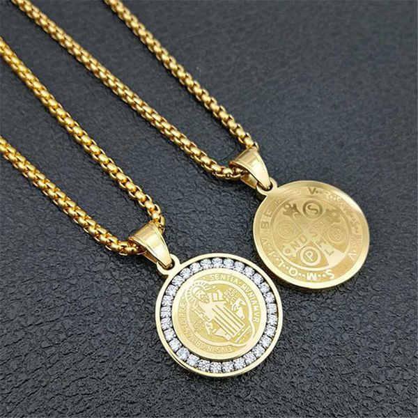 Collane con ciondolo Hip Hop Iced Out San Benito Ciondolo Medaglia Sacra con catena d'oro Collana in acciaio inossidabile Gesù Gioielli religiosi Dropshipping T230413