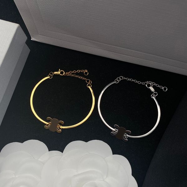 Pulseira de charme de designers de jóias para feminino Fashion Luxury Ciger Centro de ouro Bracelets Classic Simpie estilo pingente 2304144pe