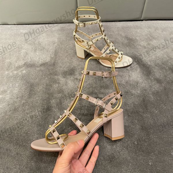 Sandália designer famoso mulher luxo homem verão couro de alta qualidade colorido moda sexy chinelo Strappy Cage com caixa rebite senhora envio rápido sapato de salto alto