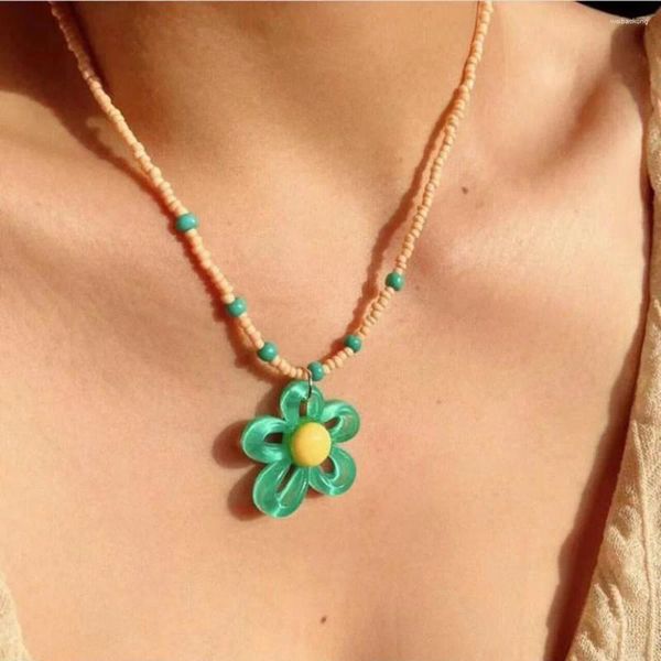 Anhänger-Halsketten, grüne Harz-Blumen-Halskette für Frauen, Perlen, Sommer, Strand, Urlaub, Schmuck, handgefertigt, niedliche Aussage