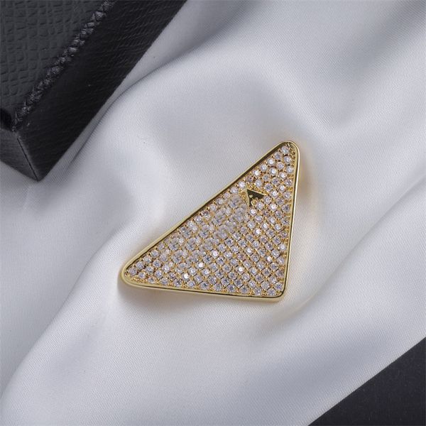 Marca de moda designer p letras broches broche de ouro vintage terno pino suéter de luxo jóias de cristal acessórios festa de casamento presentes broche