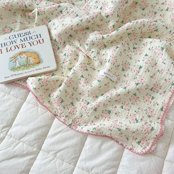 Одеяла для пеленания, винтажное муслиновое пеленальное одеяло с розовым цветочным принтом для девочек, хлопчатобумажная марлевая обертка, приемные одеяла, чехол для коляски, детское постельное белье 231114