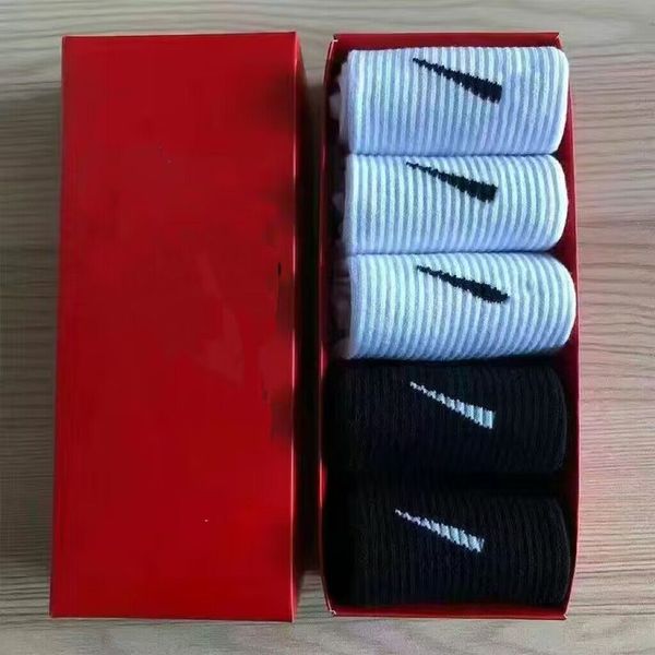 Son Erkek Çorap Spor Çorap Moda Kadın Premium Pamuk Klasik Mektup Nefes Alabilir Saf Pamuk Siyah Beyaz Basketbol Futbol Açık Hediye Kutusu