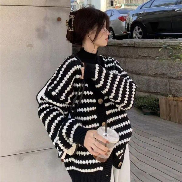 Kadın Örgüleri Siyah Beyaz Çizgili Moda Hardigan Ceket 2023 Sonbahar Kış V-yaka Sıradan Örme Gevşek Tek Göğüslü Sweater