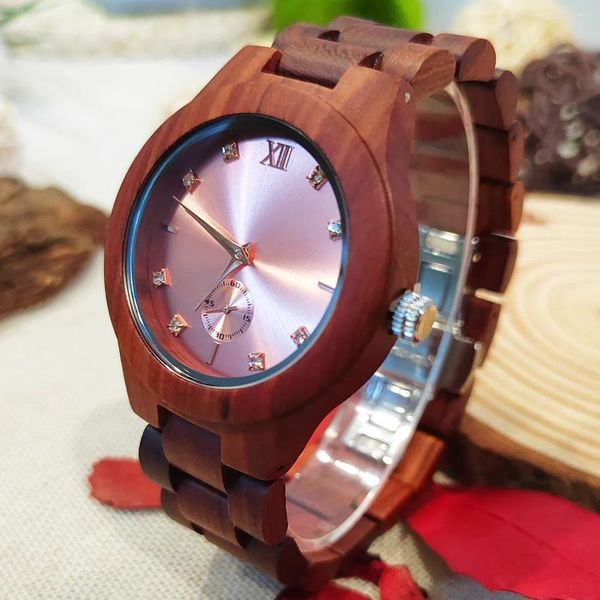 Relógios de pulso feminino relógio de pulso de madeira moda simulado diamante dial esposa elegante simplicidade vermelho sândalo quartzo relógios de madeira para senhoras