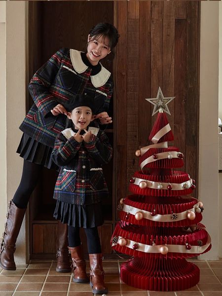 Одинаковые комплекты для всей семьи, зимнее, рождественское, одинаковое теплое пальто для всей семьи, утепленное клетчатое пальто для девочек, одинаковая одежда для мамы и дочки 231113