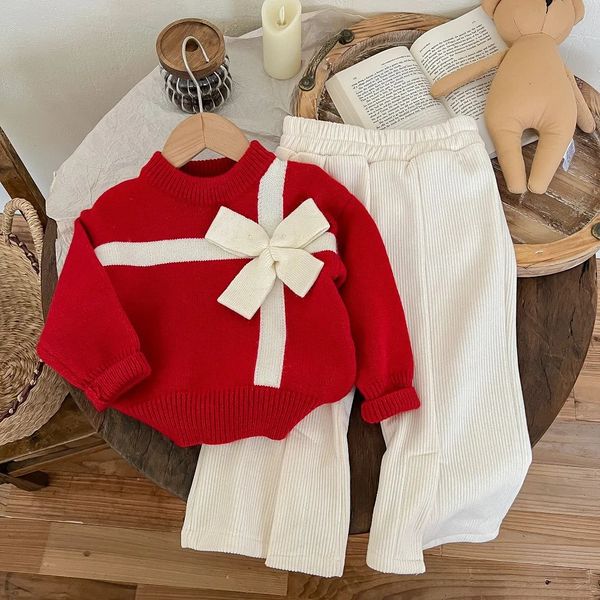 Set di abbigliamento Set di maglioni per ragazze carine Rosso morbido pullover caldo Fiocco regalo Top in maglia Elastico in vita Pantaloni solidi 2 pezzi Abbigliamento natalizi per bambini 231113