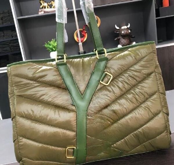 borsa firmata Borsa a mano borsa a tracolla da donna con patta borsa di lusso pochette femminile borsa in pelle nappa pochette casual cinturino San Valentino unico due modelli5