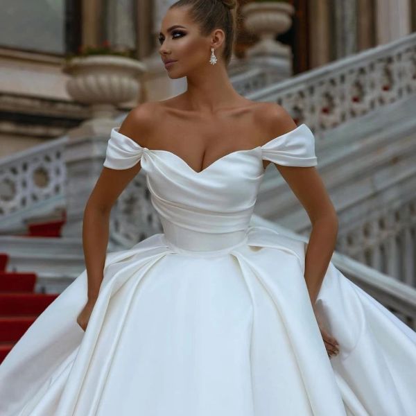 Elegante longo fora do ombro vestidos de casamento de cetim mangas curtas rendas até uma linha tribunal trem feito sob encomenda vestidos de noiva