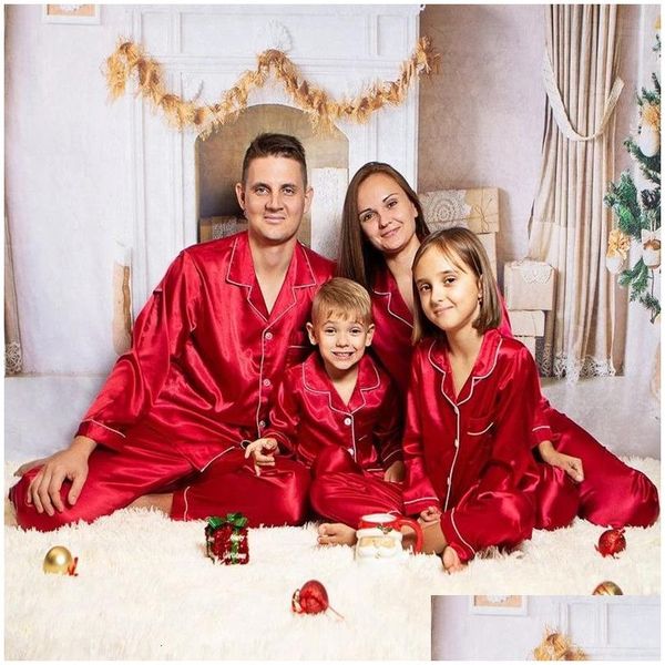 Aile Eşleşen Kıyafetler Aile Eşleşen Kıyafetler Noel Pijamalar Giysileri Kız Kızlar İpek Saten Set Dady Mommy and Me Suit Plus Boyut 2 Dhdzt