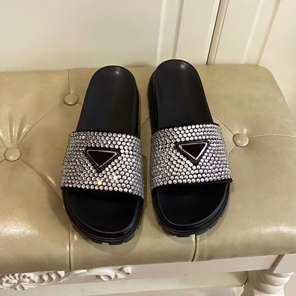 2023 Sommer Crystal Diamond Damen Hausschuhe Iconic Logo Flats Sandalen Designer Slipper Größe 35-41
