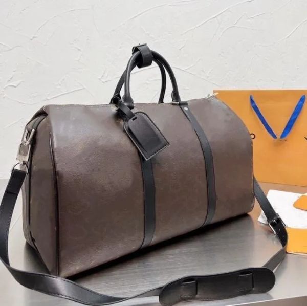 Bolsa de viagem de designer de luxo recém-disponível Bolsa de viagem de couro Ragger de qualidade Bolsa tote de férias de alta qualidade com capacidade bolsas de viagem clássicas de longo curso masculinas