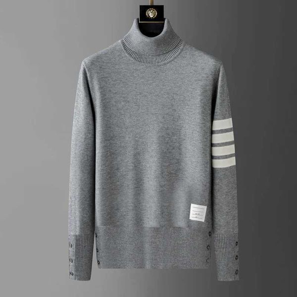 Sweaters masculinos da marca de design de ponta Trend Stripe High Neck Sweater Men outono Inverno 2023 Nova bainha de moda coreana com pulôver casual dividido J231220