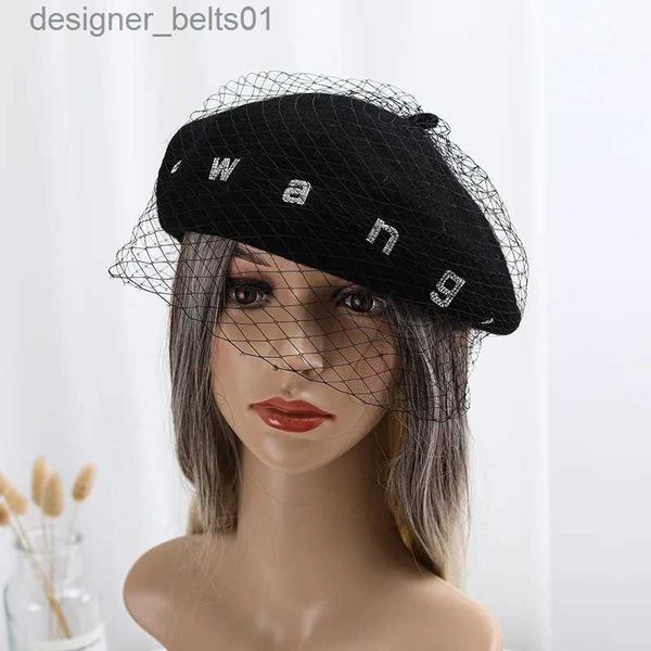 Berretti Donna Moda Inverno Berretto Inglese Lettera Sexy Rete Cappelli neri Artista francese Caldo Beanie Donna Tutti i fiammiferi boina mujerL231115