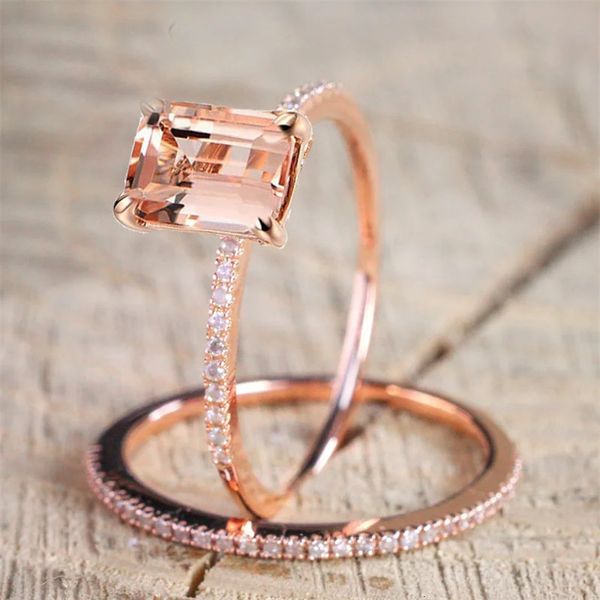 Anel solitário Anel de casamento elegante e luxuoso em ouro rosa, adequado para mulheres, conjunto de aliança de casamento com pedra champanhe incrustada em metal da moda, joias de noivado 231115