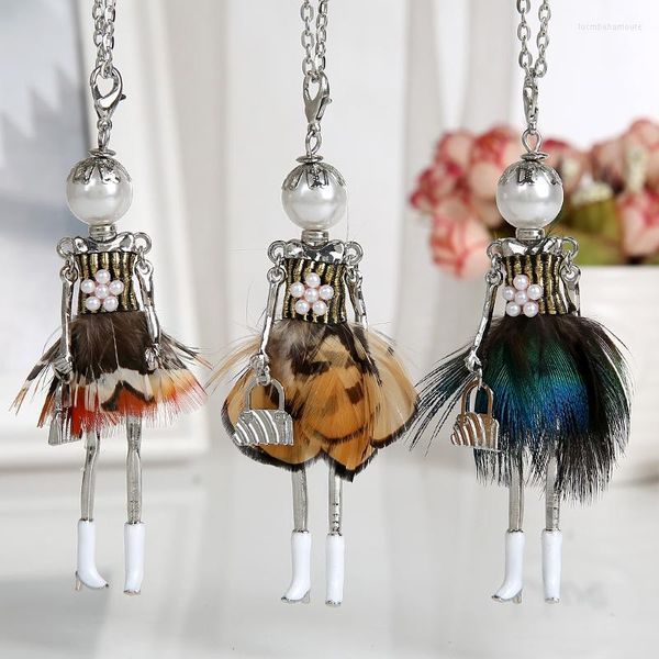 Colares de pingentes de colar de boneca de bebê para mulheres feitas à mão de marca feita de marca feita de penas de penas