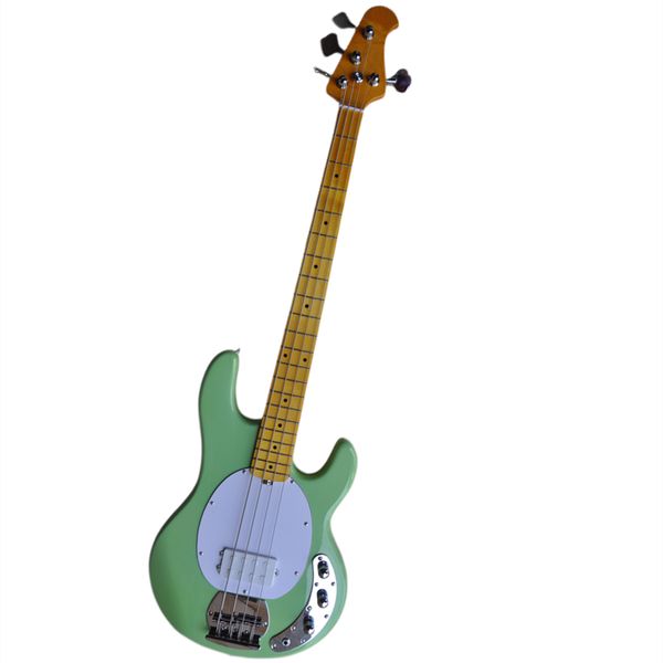 Светло -зеленый 4 -струнный электрический бас -гитара с хромированным оборудованием для хамбак