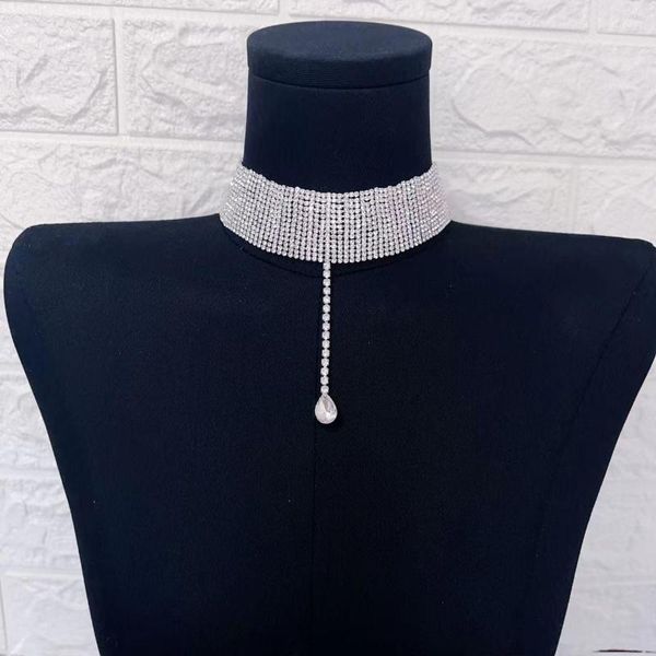 Girocollo Moda Collana con strass Ciondolo gocciolina di cristallo di lusso Collana con catena clavicola da donna sexy