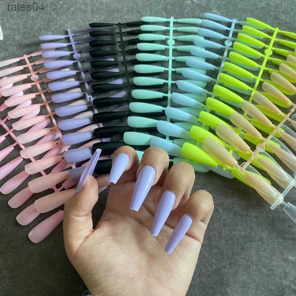 Unghie finte 24 pezzi Colori misti Liscio Super lungo Bara Unghie a copertura totale Balletto Stampa su punte per unghie Nail art Unghie artificiali Unghie finte YQ231115