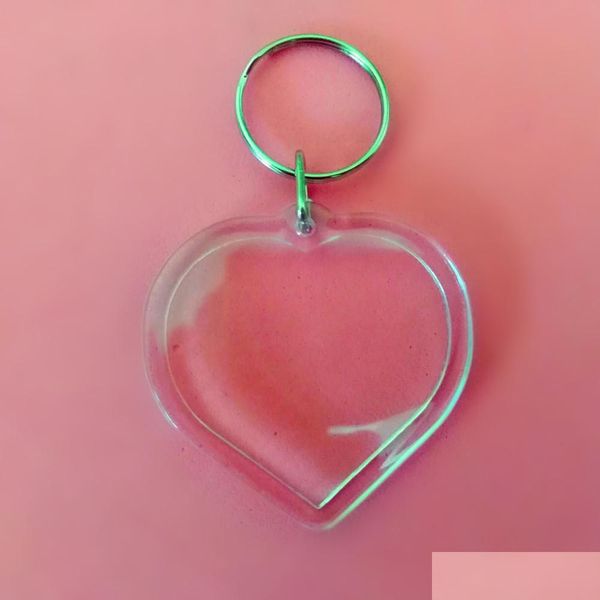 Anahtar Yüzükler 50 PCS kalp şeklindeki DIY akrilik boş resim çerçevesi anahtar zincirleri şeffaf eki po kolye anahtar yüzük mücevher damla teslimatı j dhwrm