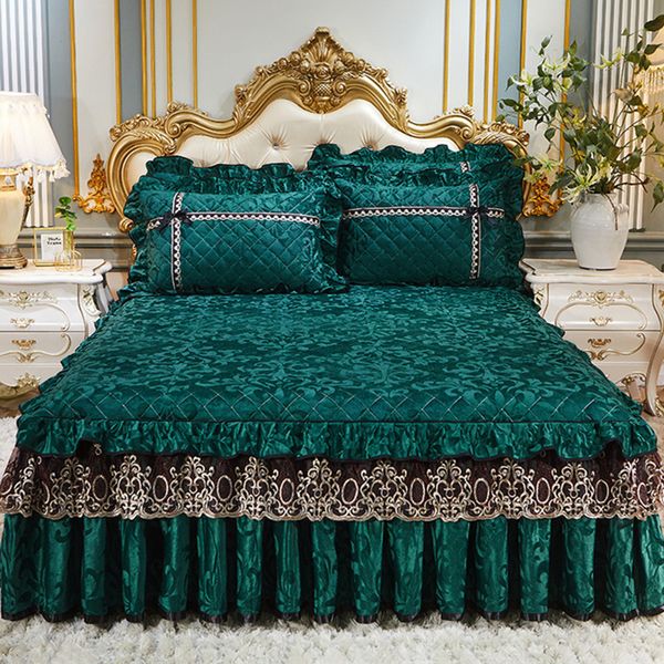 Gonna letto Europeo di lusso addensato velluto peluche trapuntato trapuntato Queen Size goffratura morbida copertina esclusa federa 230414