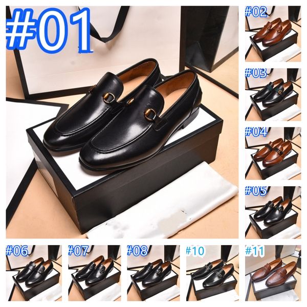 2024 TOP Mocassini da uomo Scarpe eleganti Designer Mocassini in pelle Pantofole mocassini piatti Cioccolato avorio albicocca stelle api ricamate Scarpe casual taglia 38-46