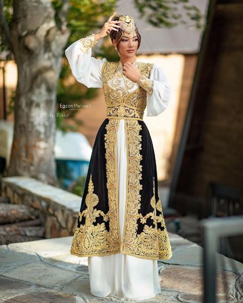 Abiti da ballo in caftano arabo bianco nero con giacca di velluto Abito da ricevimento da sera Karakou Algerino con applicazioni in pizzo dorato per donna