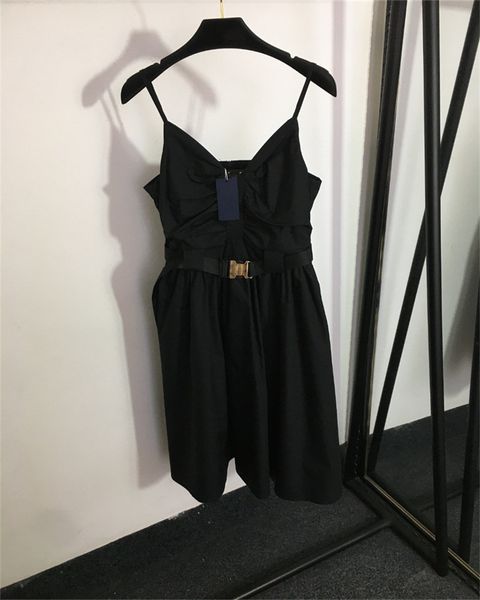 Damen-Designer-Slip-Kleider, Dreieck-Label, Perlenkette, Schlinge, Schwarz, Weiß, sexy Leibchen-Kleid, schlankmachendes, schulterfreies Kleid, Rock für den Sommer