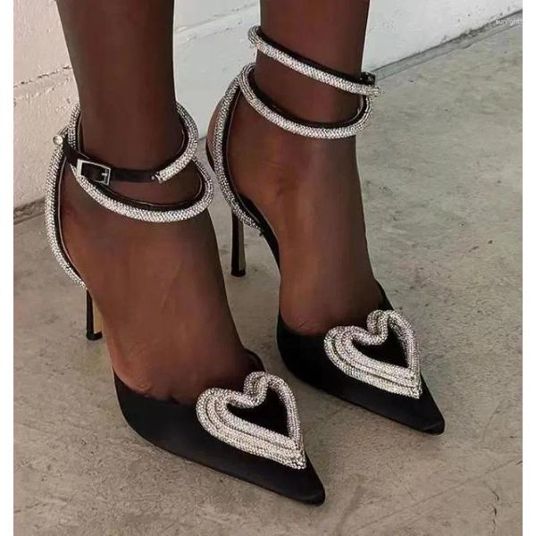 Sapatos de vestido em forma de coração rhinester sandálias 2023 verão e outono estilo tudo sexy fino com uma única alça apontada saltos altos mulheres
