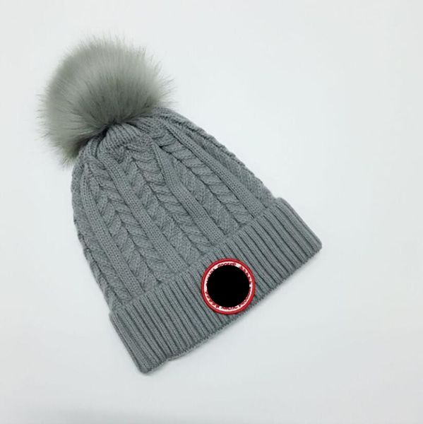 Kadın Tasarımcı Kış Pompoms Beanie Örgü Yün Şapka Kadın Tıknaz Örgü Kalın Sıcak Sahte Kürk Pom Beanies Şapkalar Kadın Bonnet Beanie Kafatası Kapakları 6 Molors