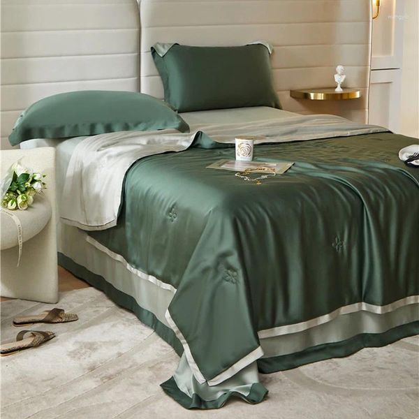 Set di biancheria da letto 2024 Copripiumino lenzuolo matrimoniale in cotone semplice a quattro pezzi ricamato confortevole verde grigio