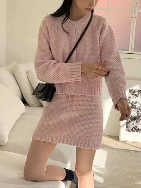 Arbeitskleider Süßes Mädchen Anzug Damen Einfache Einfarbige Pullover Strickjacke Tops Hohe Taille Kurzer Rock Zweiteiliges Set Mode Weibliche Kleidung