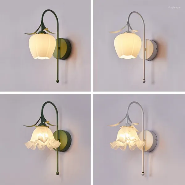 Lampada da parete Francese Crema Vento Vetro acrilico Soggiorno Comodino Luci a LED American Retro Campana Orchidea Corridoio Sconce