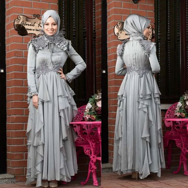 2024 Hellgraues Hijab-Muslim-Abendkleid, langärmelig, A-Linie, bodenlang, Rüschen, Spitze, Applikationen, elegante formelle Anlässe, arabisches Damen-Abschlussballkleid