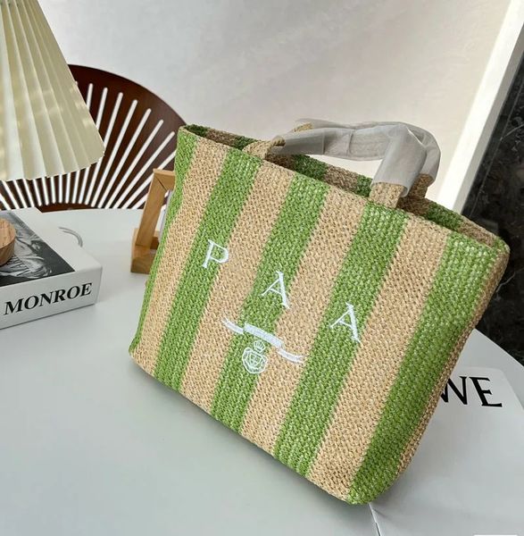 Kadın 2023 Tığ işi Stripe Straw Bags Tote Tasarımcı Çanta Çanta Yaz Alışveriş Çanta Kezleri Omuz Çantaları Üçgen