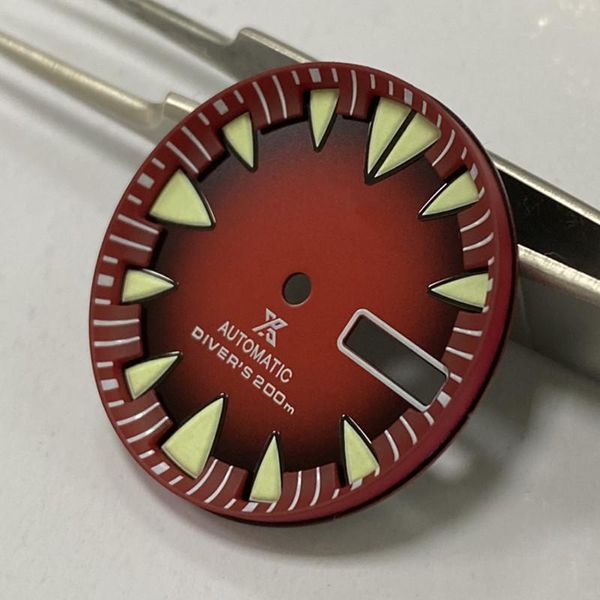 Parti dei kit di riparazione dell'orologio Quadrante rosso da 28,7 mm Segni luminosi Monster Dive Adatto per strumenti di movimento automatico NH36