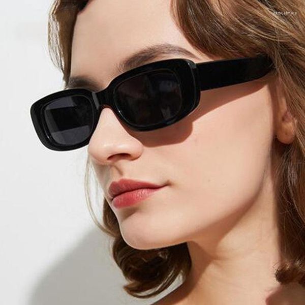 Солнцезащитные очки Европа Америка маленькая рама солнцезащитные очки простой квадрат 2023 модная панк -стрит Po показывает женские бокалы для ночного видения