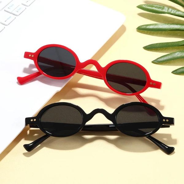 Occhiali da sole retrò piccoli rotondi moda per donna uomo punk hip hop occhiali da esterno rivetto UV400 tende da sole feste da spiaggia viaggi