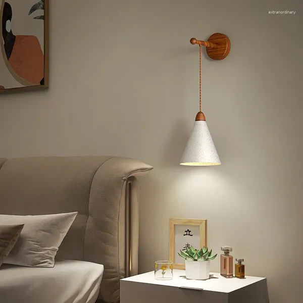 Lampada da parete Lampada da comodino giapponese minimalista nordico in stile crema per camera da letto, soggiorno creativo, decorazione con venature del legno, illuminazione a LED