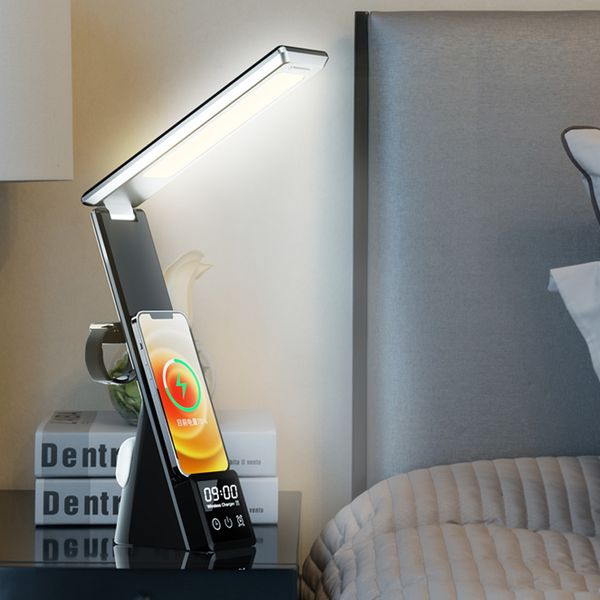 Nuovi caricabatterie per telefoni cellulari Caricabatterie wireless veloce 3 in 1 Lampada da comodino a LED Lampada da comodino Sveglia Lampada da tavolo Stazione di ricarica wireless Ricarica per cuffie Dropshiping