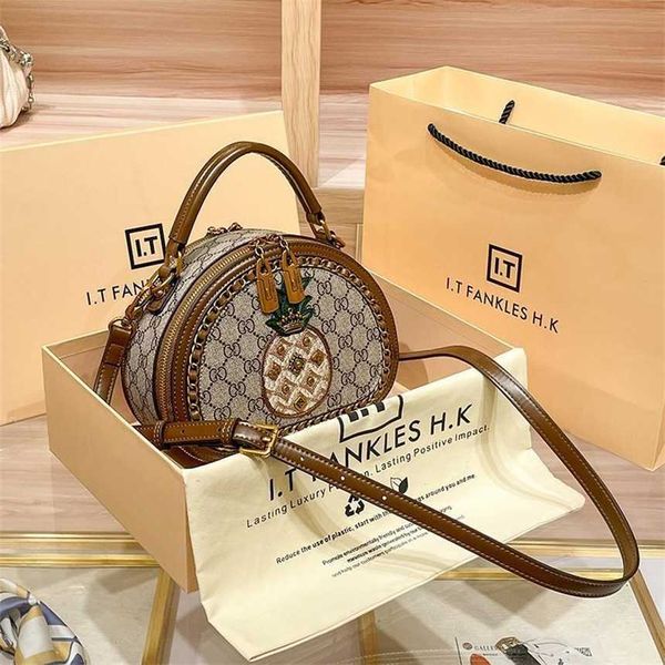 Borsa 26% di sconto per la borsetta designer Hong Kong oem genuina in pelle vera femmina di nuovo anno popolare ricamo di ananas rotondo rotondo torta a tracolla portatile retrò