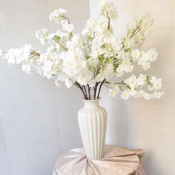Dekorative Blumen 120 m lange künstliche Simulationsblumen-Kirschblüten weißer Seidenzweig für Hochzeitsdekorationen zu Hause