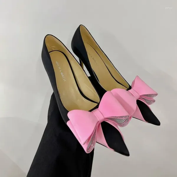 Kleidschuhe MACH Le Cadeau kristallverzierte Satin-Pumps Schleife Strass High Heels spitze Zehen Seide blockiert Stiletto Damen